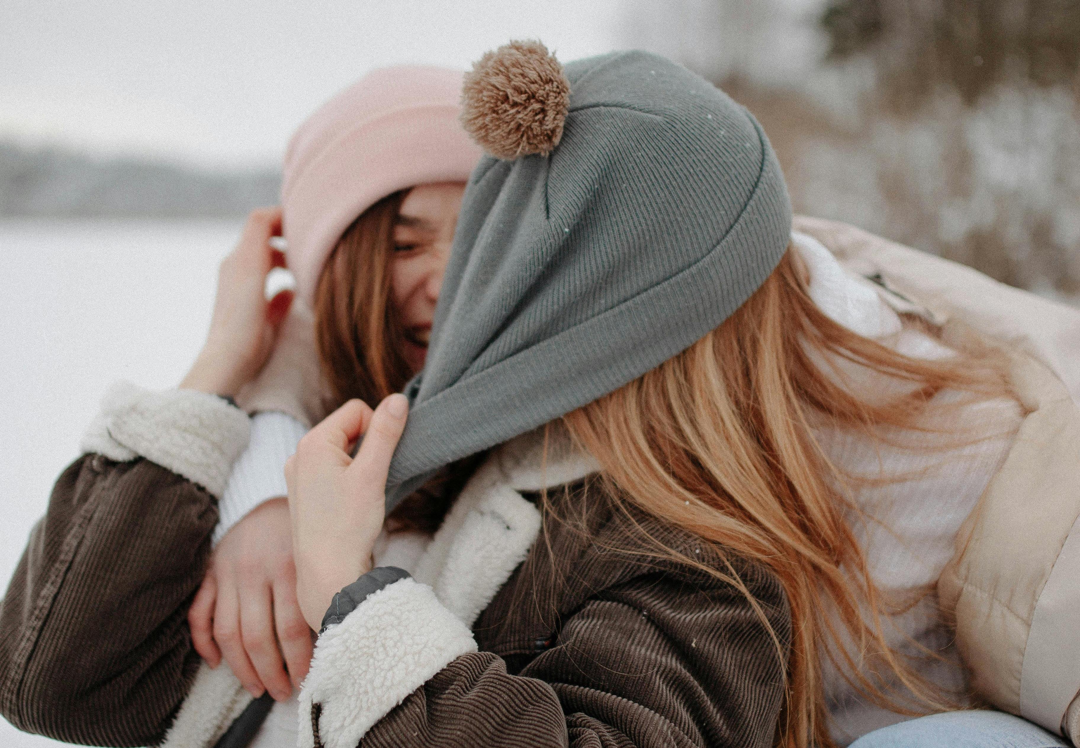 roześmiane przyjaciółki